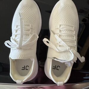 Just fab Easton so 7.5 White Knit Sneakers